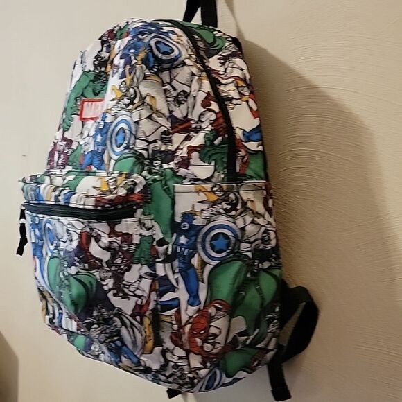 MARVELāCOMICSāAVENGERSā16"Ā BACKPACKāALL-OVERāPRINT - Picture 5 of 12